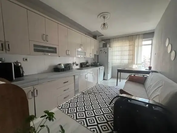 MUZAFFER TEZCAN CADDESİNDE SATILIK DAİRE