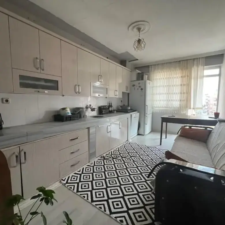 MUZAFFER TEZCAN CADDESİNDE SATILIK DAİRE