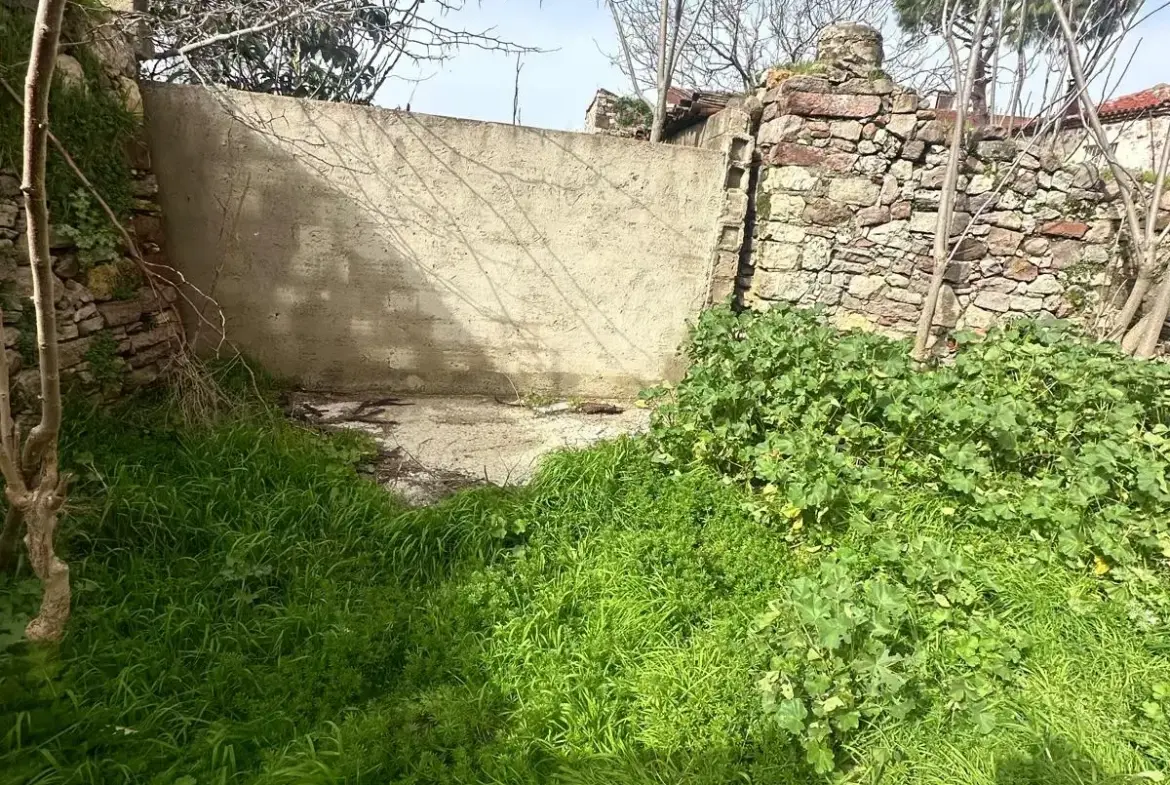 BALIKESİR AYVALIK KÜÇÜKKÖYDE SATILIK ARSA