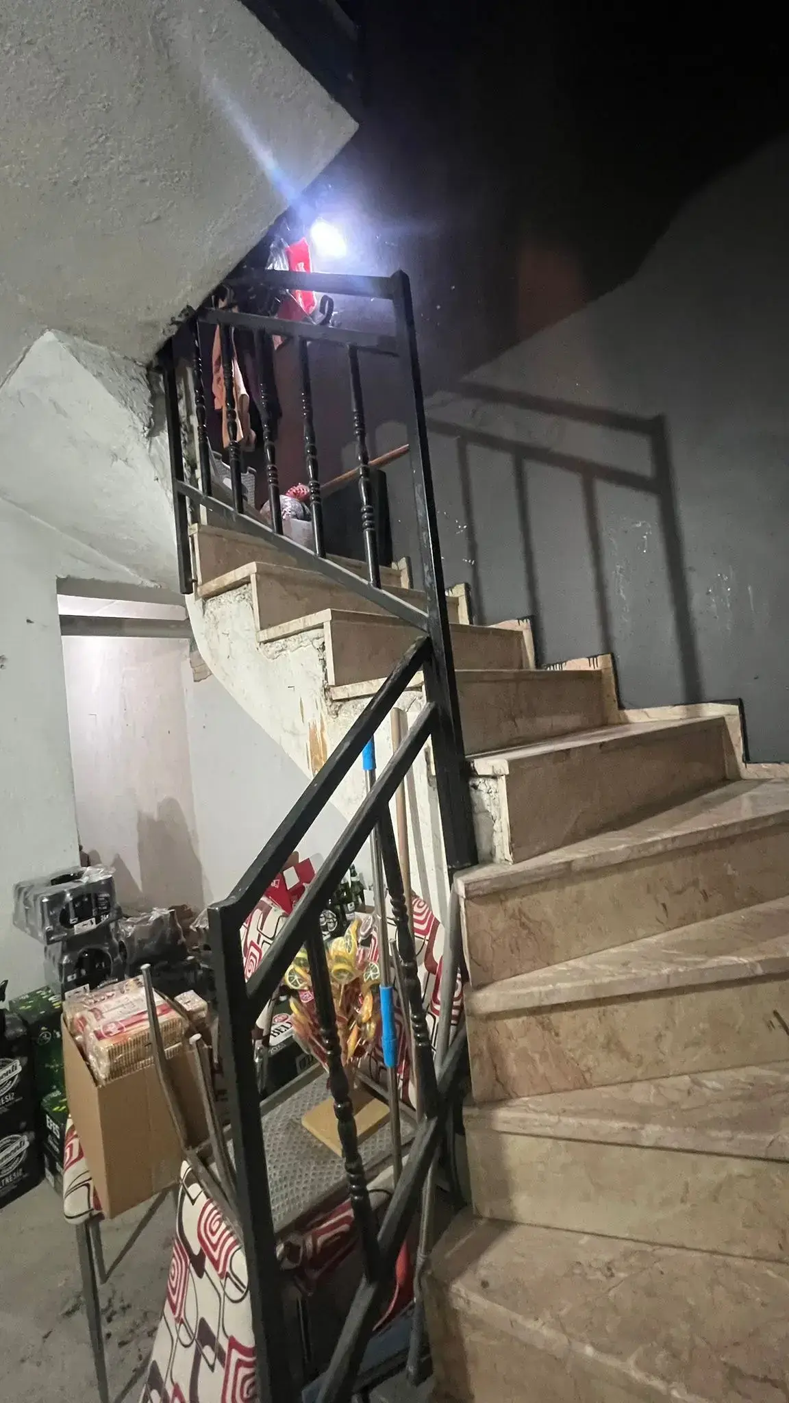 ESKİ ASMALI KAHVE KARŞISI CADDE ÜZERİ SATILIK KÖŞE DÜKKAN
