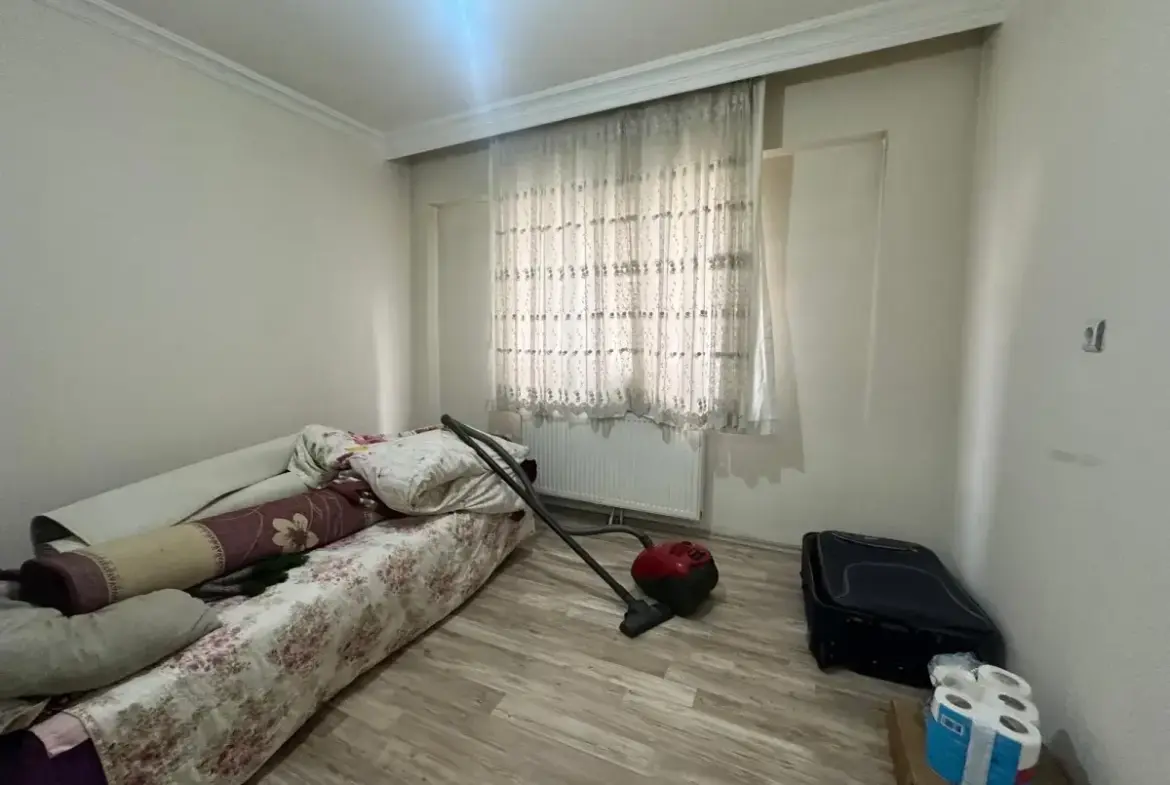 13 EYLÜL OKULU ALTINDA SATILIK DAİRE