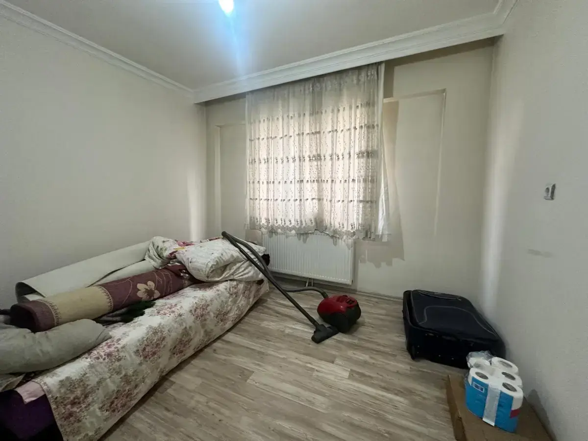 13 EYLÜL OKULU ALTINDA SATILIK DAİRE