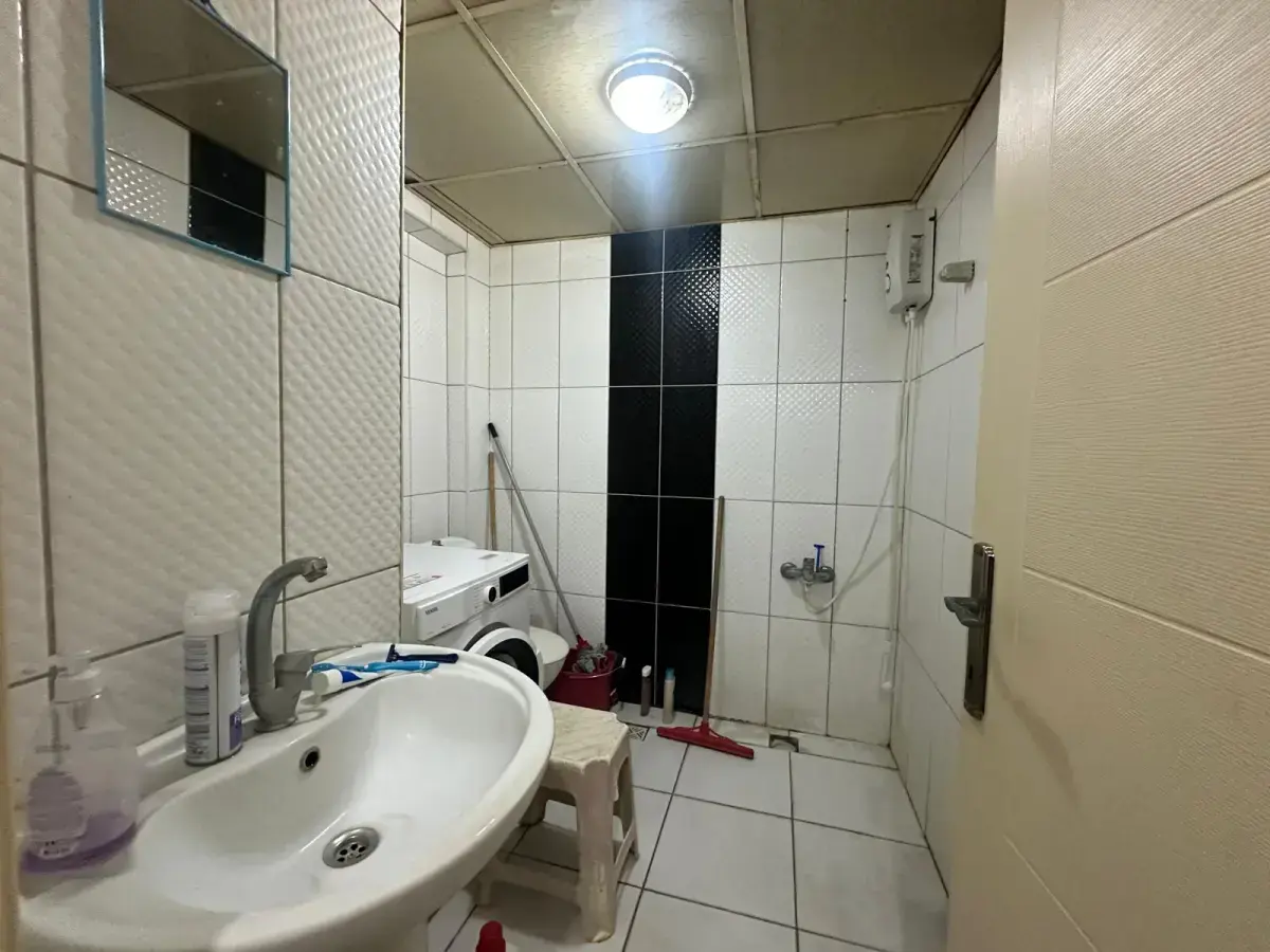 13 EYLÜL OKULU ALTINDA SATILIK DAİRE