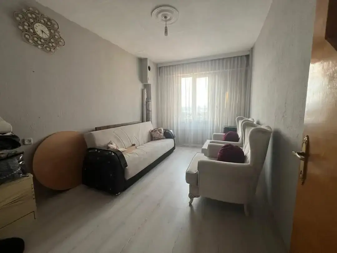 MUZAFFER TEZCAN CADDESİNDE SATILIK DAİRE