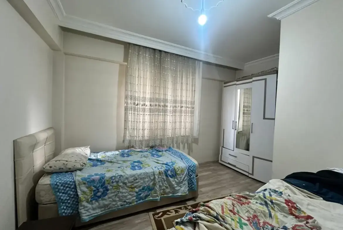 13 EYLÜL OKULU ALTINDA SATILIK DAİRE