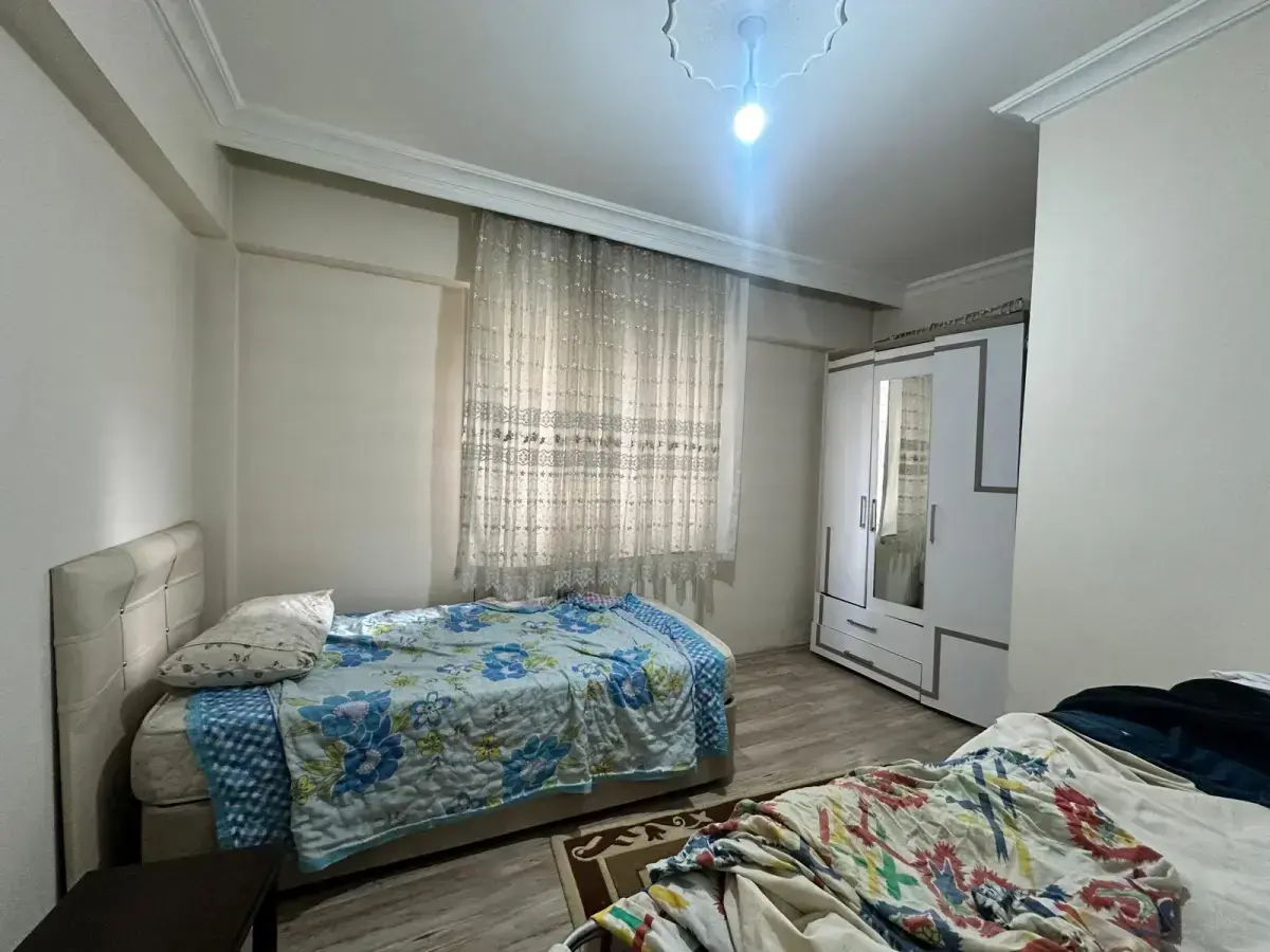 13 EYLÜL OKULU ALTINDA SATILIK DAİRE