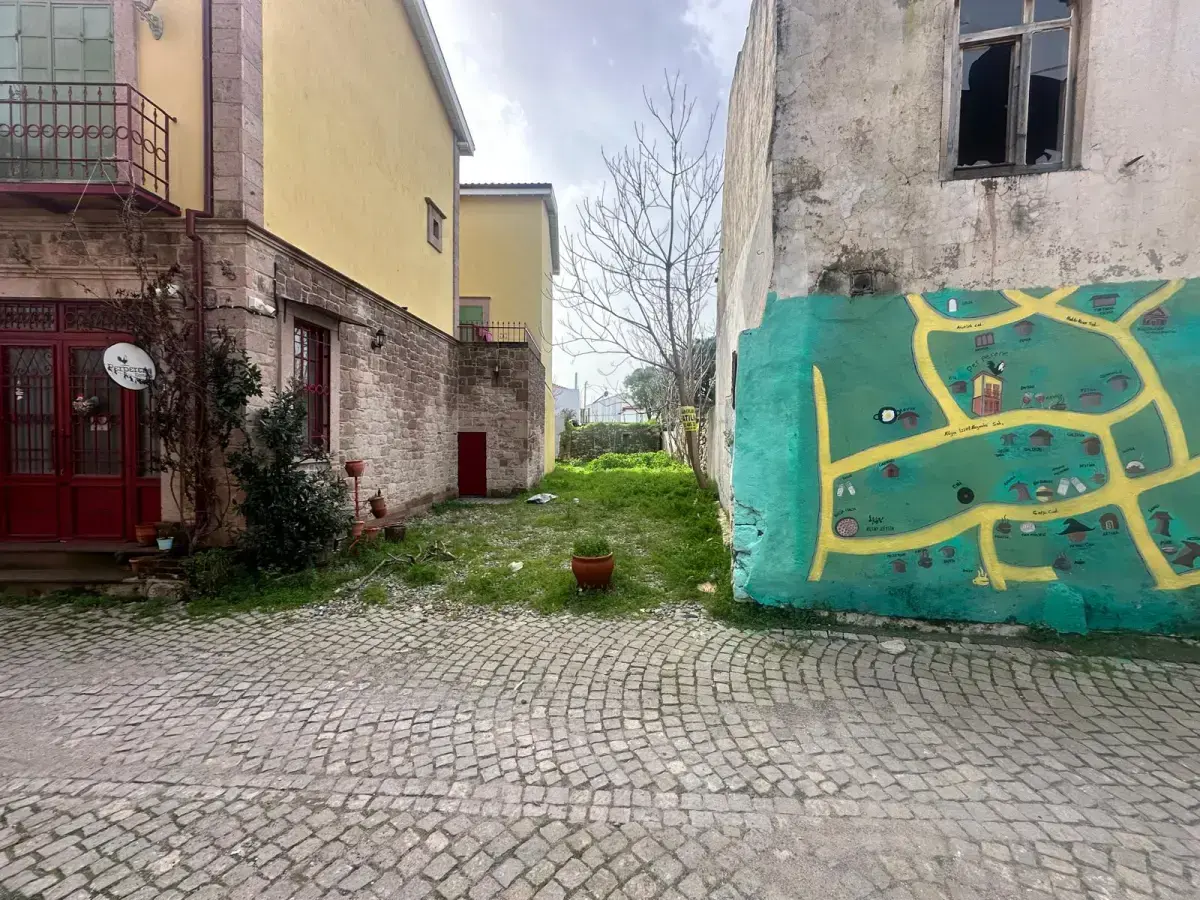 BALIKESİR AYVALIK KÜÇÜKKÖYDE SATILIK ARSA