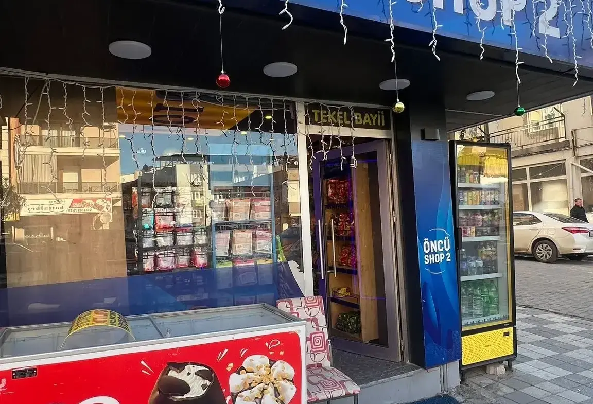 ESKİ ASMALI KAHVE KARŞISI CADDE ÜZERİ SATILIK KÖŞE DÜKKAN