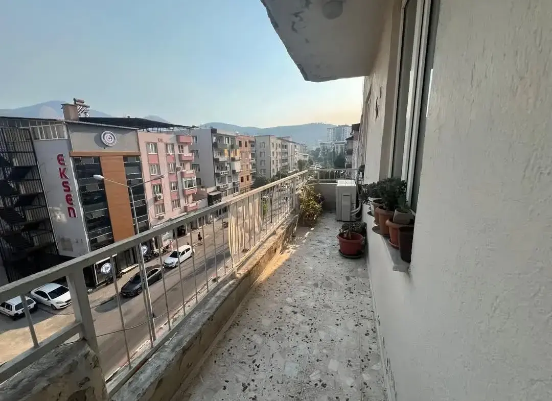 MUZAFFER TEZCAN CADDESİNDE SATILIK DAİRE