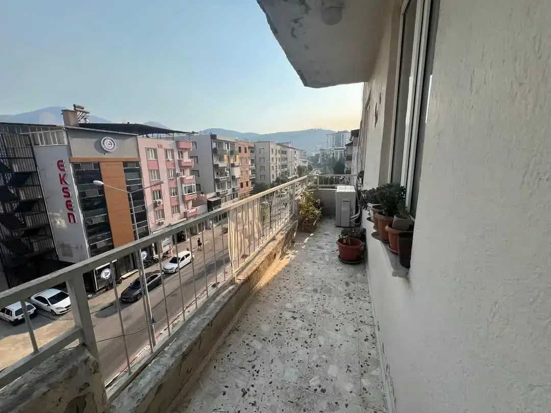 MUZAFFER TEZCAN CADDESİNDE SATILIK DAİRE