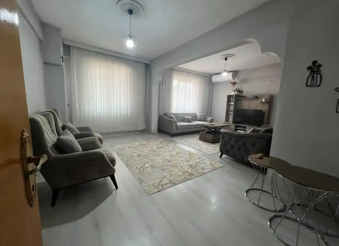 MUZAFFER TEZCAN CADDESİNDE SATILIK DAİRE