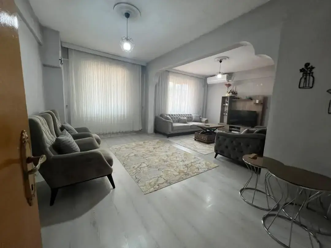 MUZAFFER TEZCAN CADDESİNDE SATILIK DAİRE