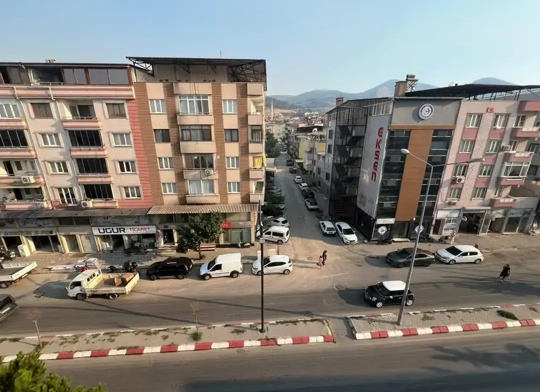 MUZAFFER TEZCAN CADDESİNDE SATILIK DAİRE