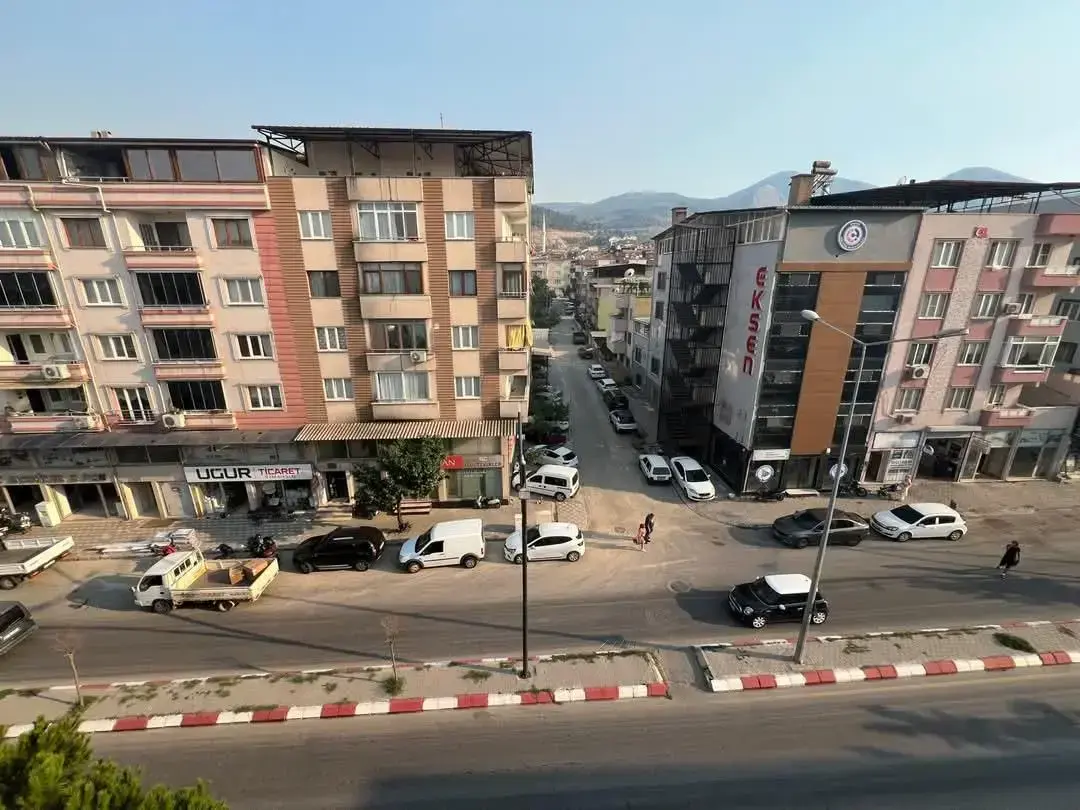 MUZAFFER TEZCAN CADDESİNDE SATILIK DAİRE