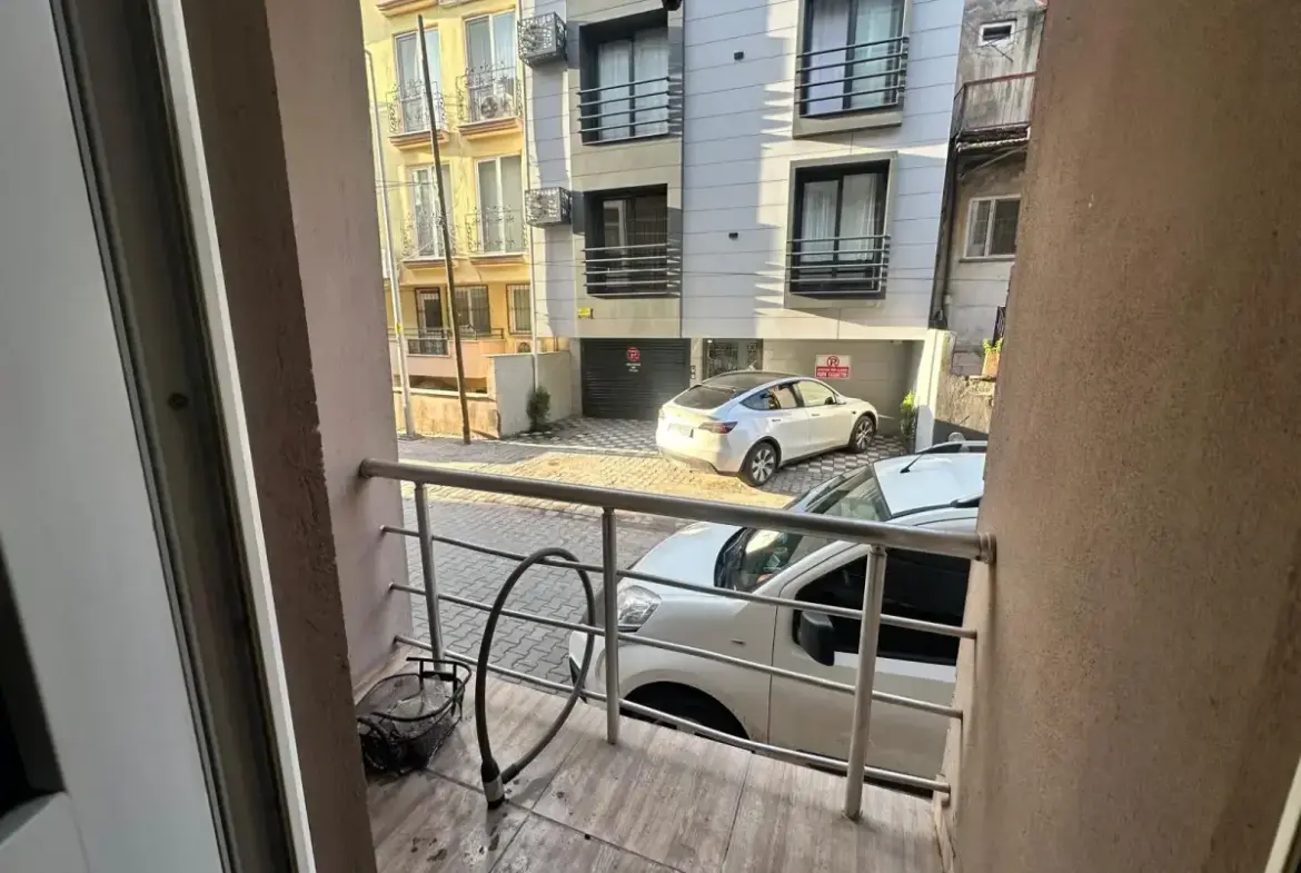 13 EYLÜL OKULU ALTINDA SATILIK DAİRE