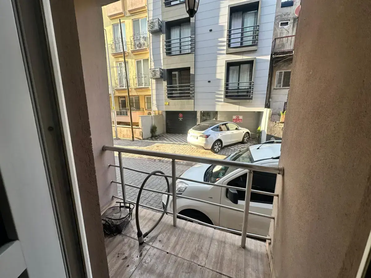 13 EYLÜL OKULU ALTINDA SATILIK DAİRE