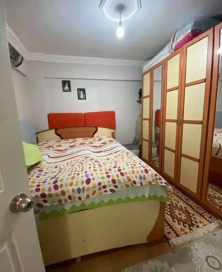 TURGUTALP MAHALLESİ HELVACI DURAĞI CİVARINDA SATILIK DAİRE