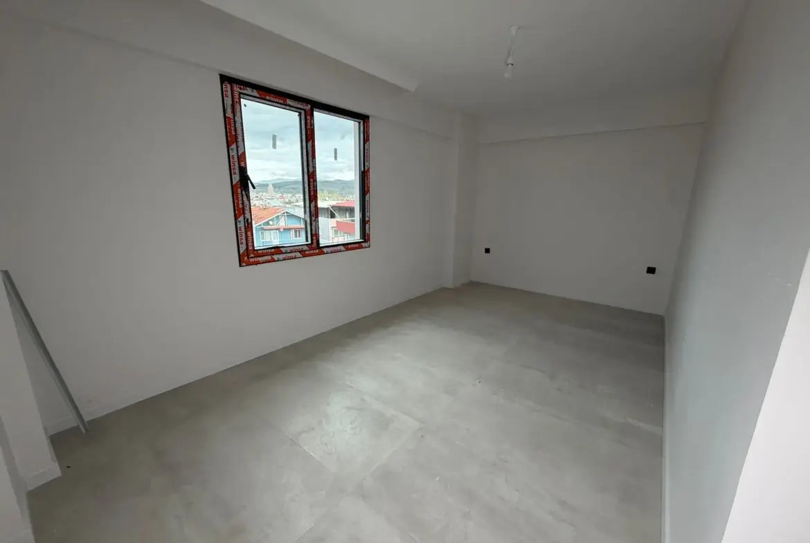ADNAN MENDERES CADDESİ ÜZERİNDE SATILIK DAİRE