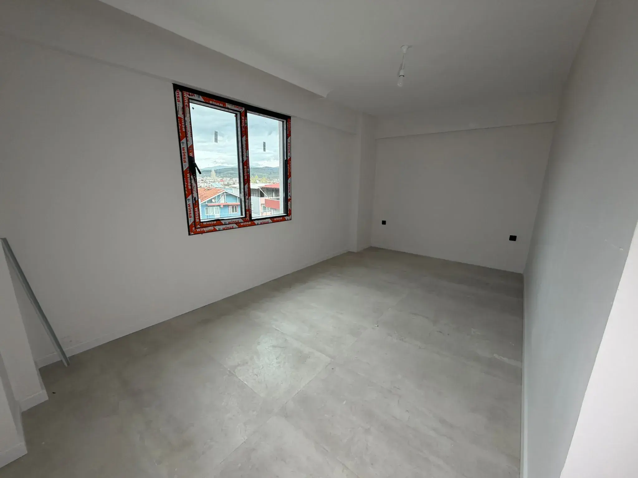 ADNAN MENDERES CADDESİ ÜZERİNDE SATILIK DAİRE