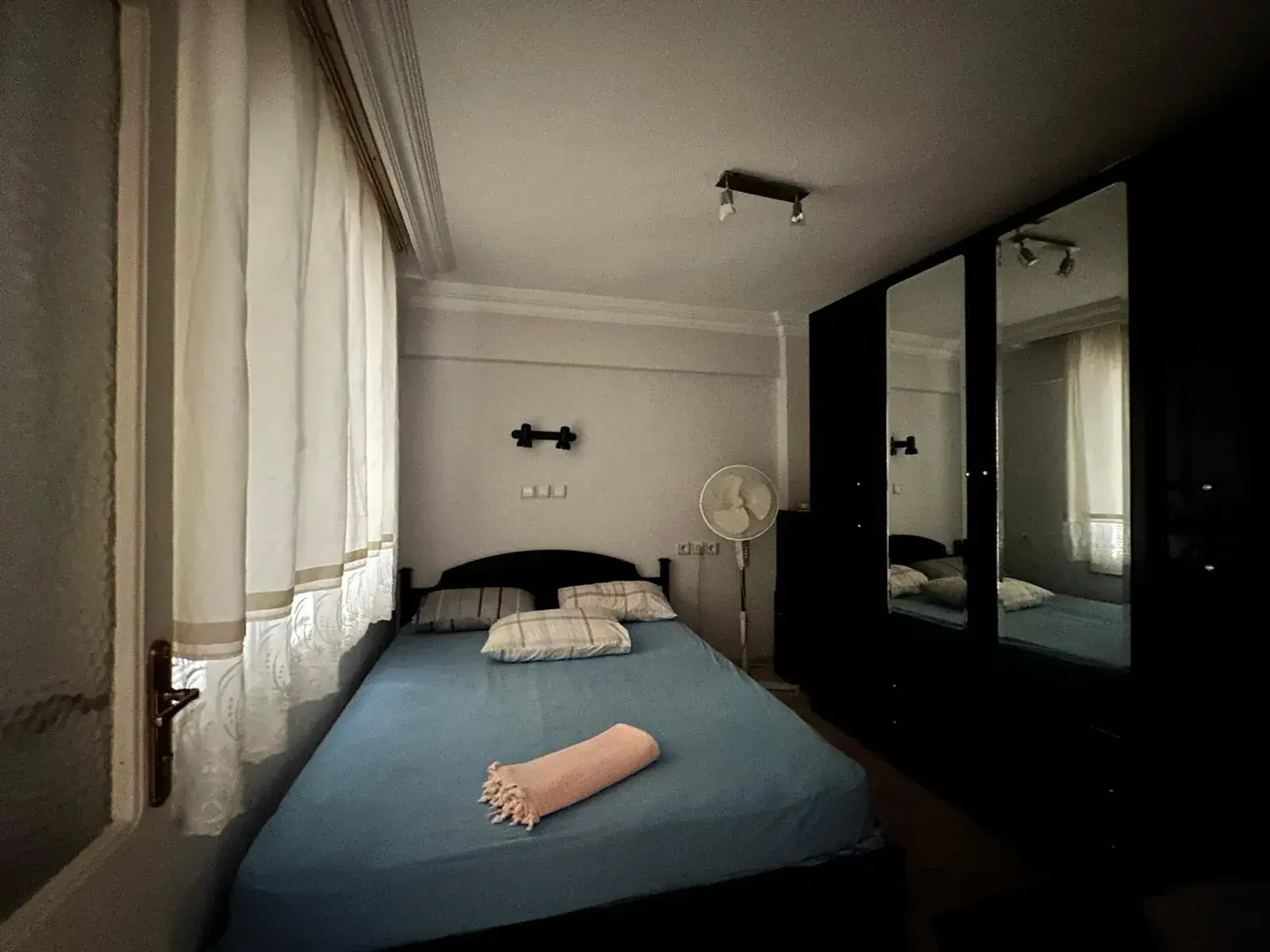 MERKEZDE TAHSİN BAYKAL CADDESİNDE SATILIK DAİRE