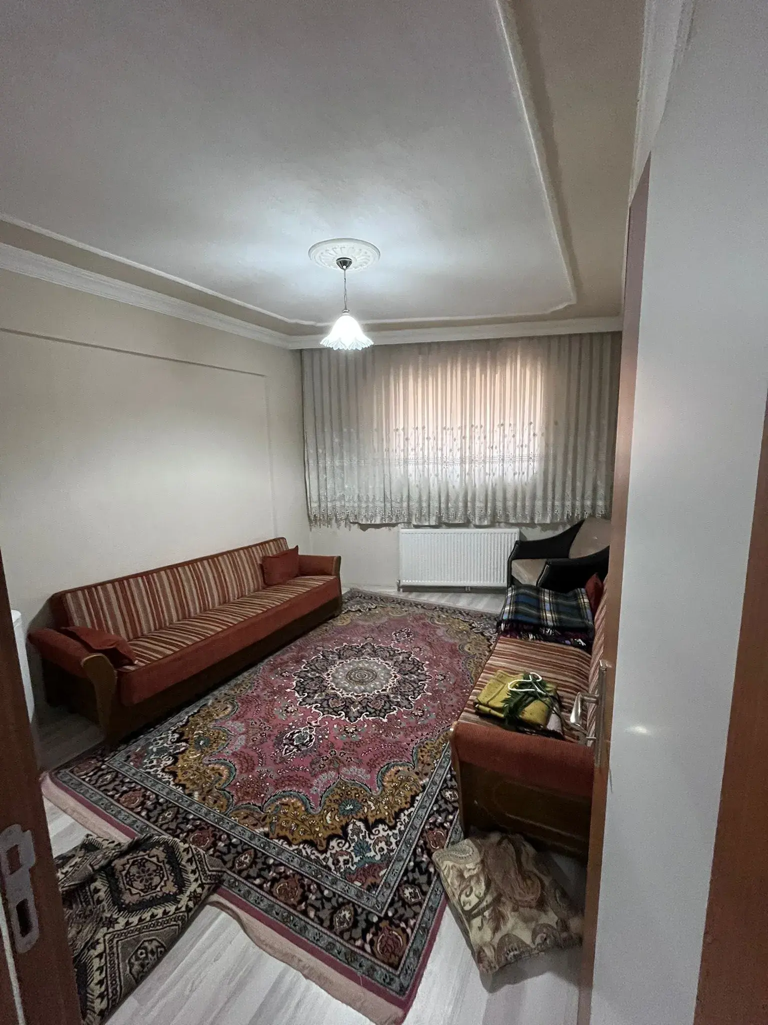 SOMA PAZAR YERİ ÜZERİNDE EŞYALI KİRALIK DAİRE