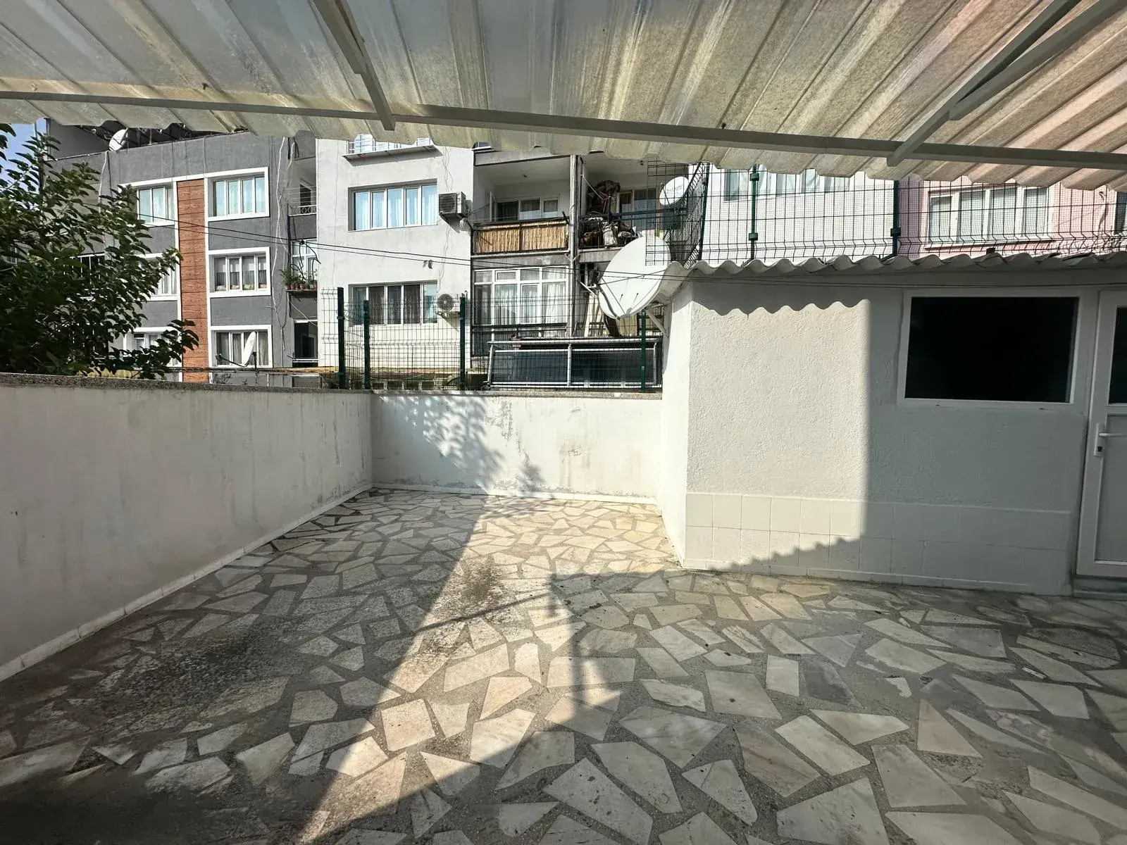 MERKEZDE TAHSİN BAYKAL CADDESİNDE SATILIK DAİRE