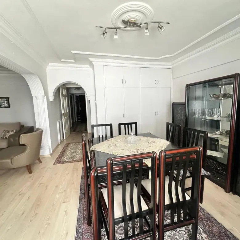 MERKEZDE TAHSİN BAYKAL CADDESİNDE SATILIK DAİRE
