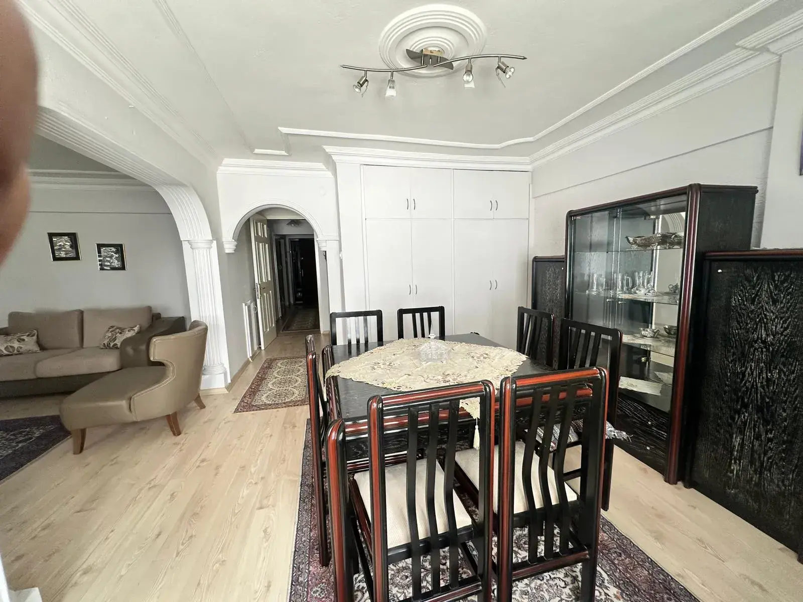 MERKEZDE TAHSİN BAYKAL CADDESİNDE SATILIK DAİRE