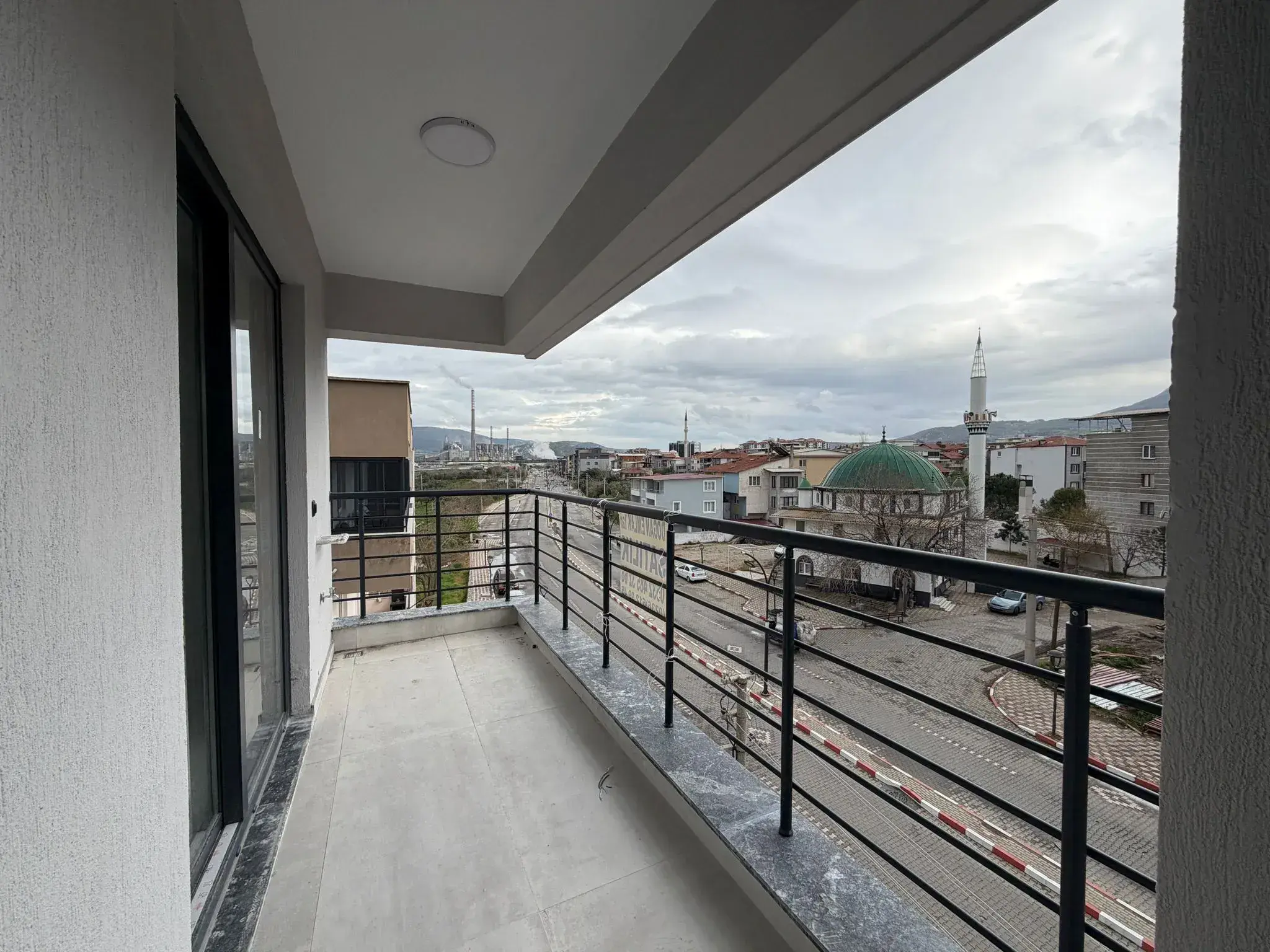 ADNAN MENDERES CADDESİ ÜZERİNDE SATILIK DAİRE
