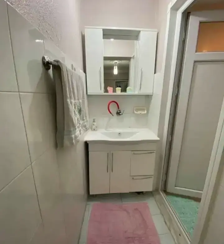TURGUTALP MAHALLESİ HELVACI DURAĞI CİVARINDA SATILIK DAİRE
