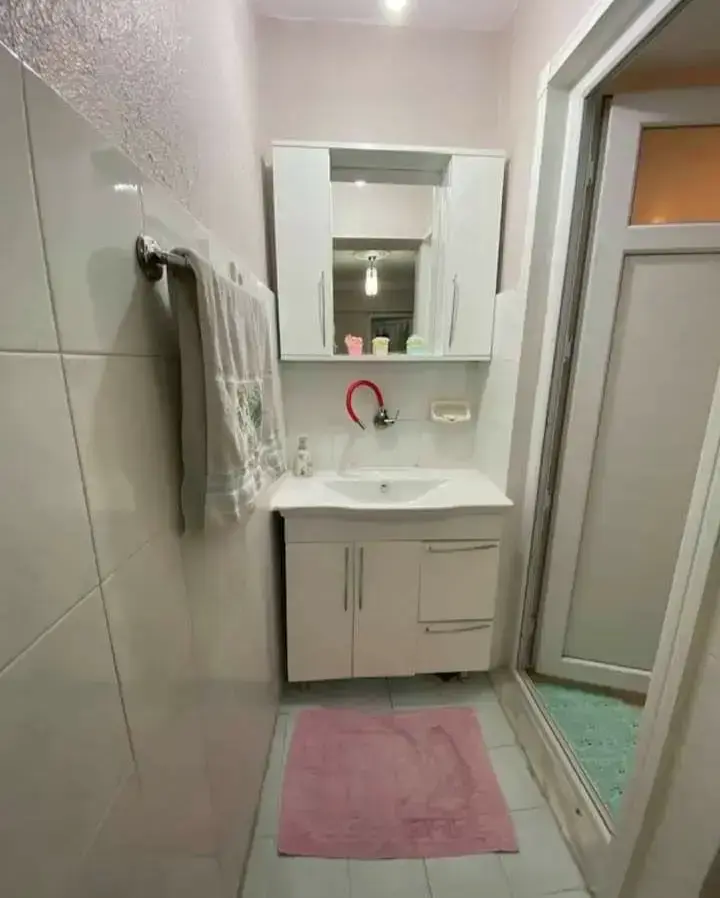 TURGUTALP MAHALLESİ HELVACI DURAĞI CİVARINDA SATILIK DAİRE