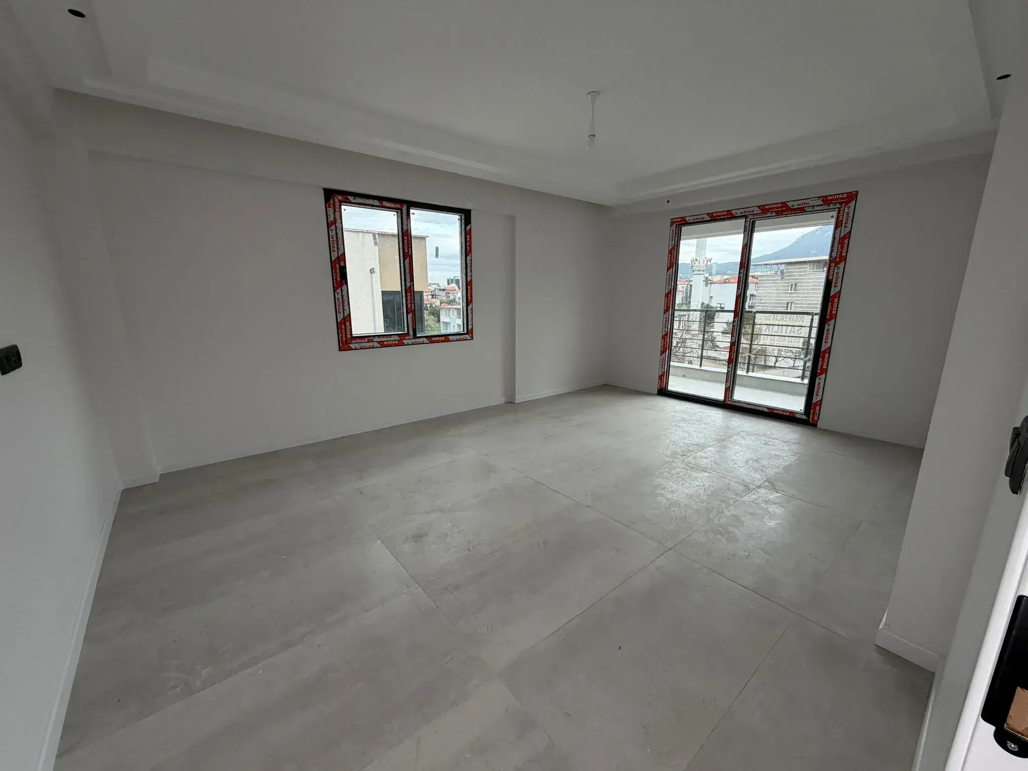 ADNAN MENDERES CADDESİ ÜZERİNDE SATILIK DAİRE