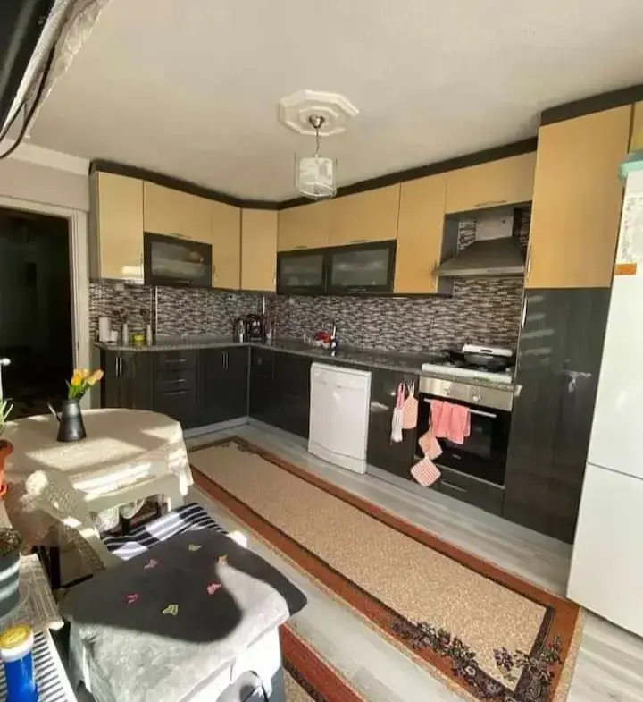 TURGUTALP MAHALLESİ HELVACI DURAĞI CİVARINDA SATILIK DAİRE