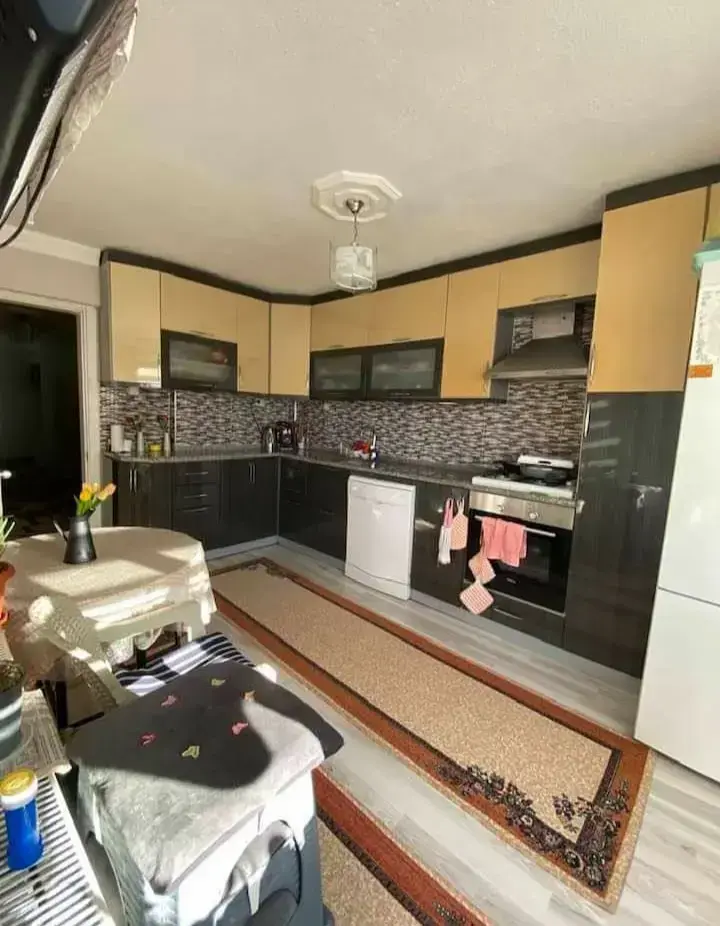 TURGUTALP MAHALLESİ HELVACI DURAĞI CİVARINDA SATILIK DAİRE