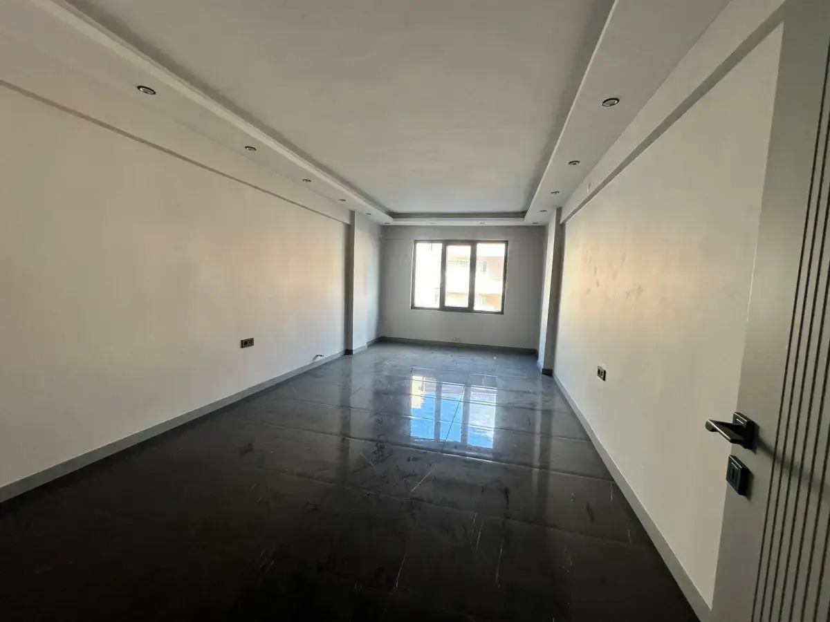 MERKEZDE FATİH CADDESİNDE KİRALIK DAİRE