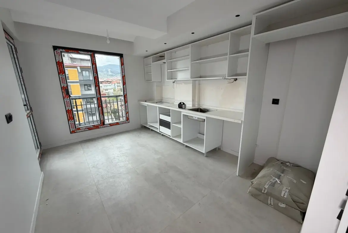 ADNAN MENDERES CADDESİ ÜZERİNDE SATILIK DAİRE