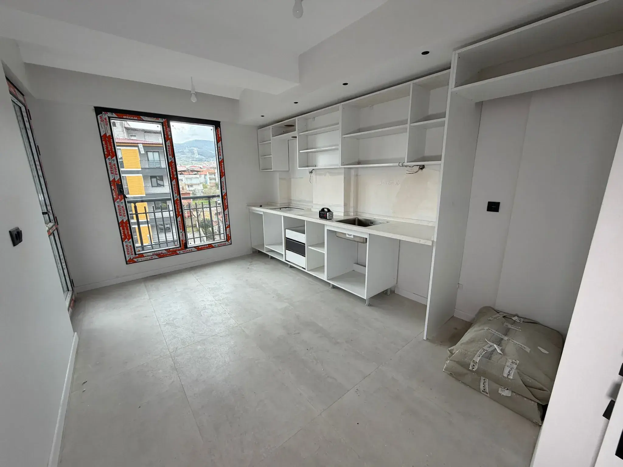ADNAN MENDERES CADDESİ ÜZERİNDE SATILIK DAİRE