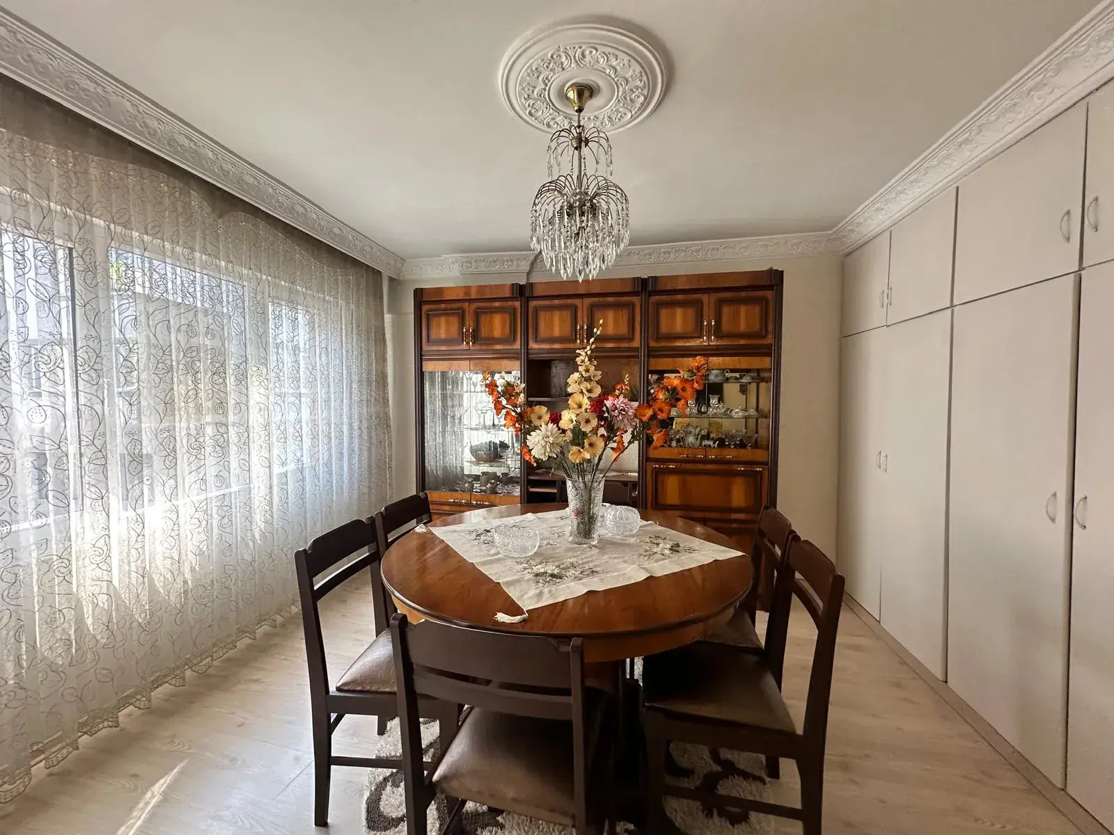MERKEZDE TAHSİN BAYKAL CADDESİNDE SATILIK DAİRE