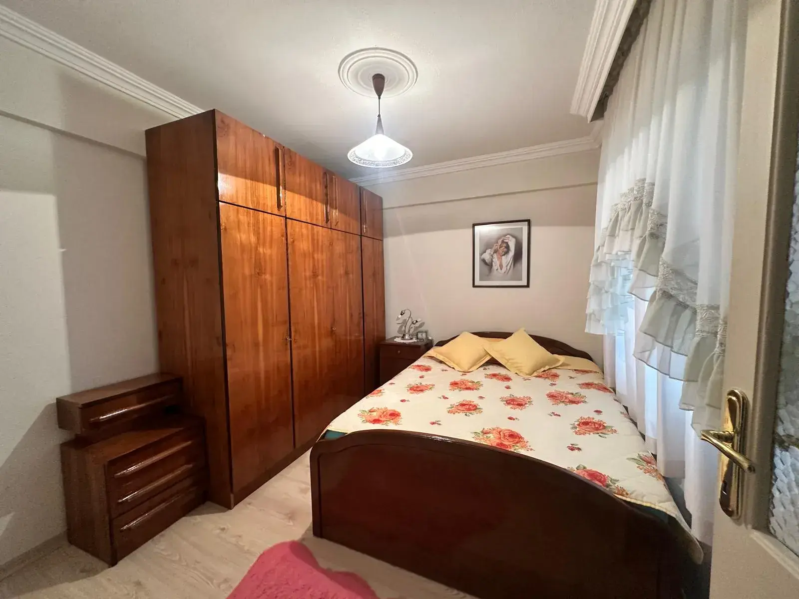 MERKEZDE TAHSİN BAYKAL CADDESİNDE SATILIK DAİRE
