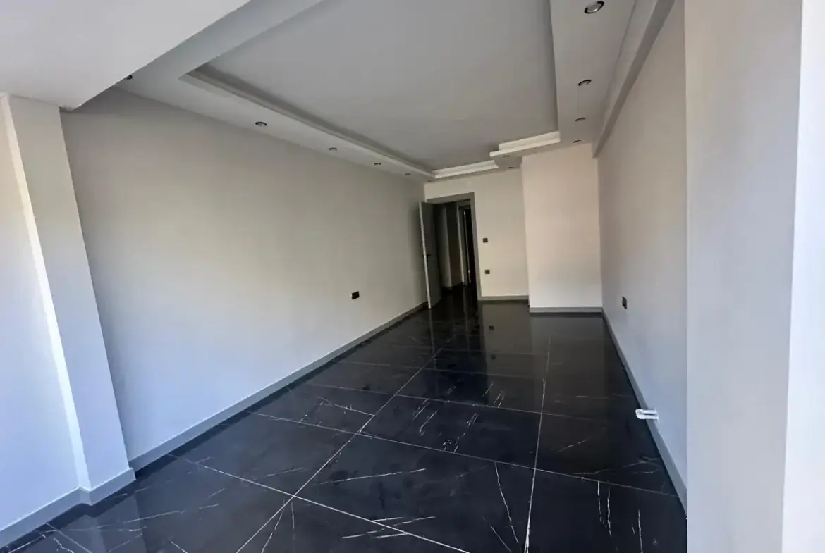 MERKEZDE FATİH CADDESİNDE KİRALIK DAİRE