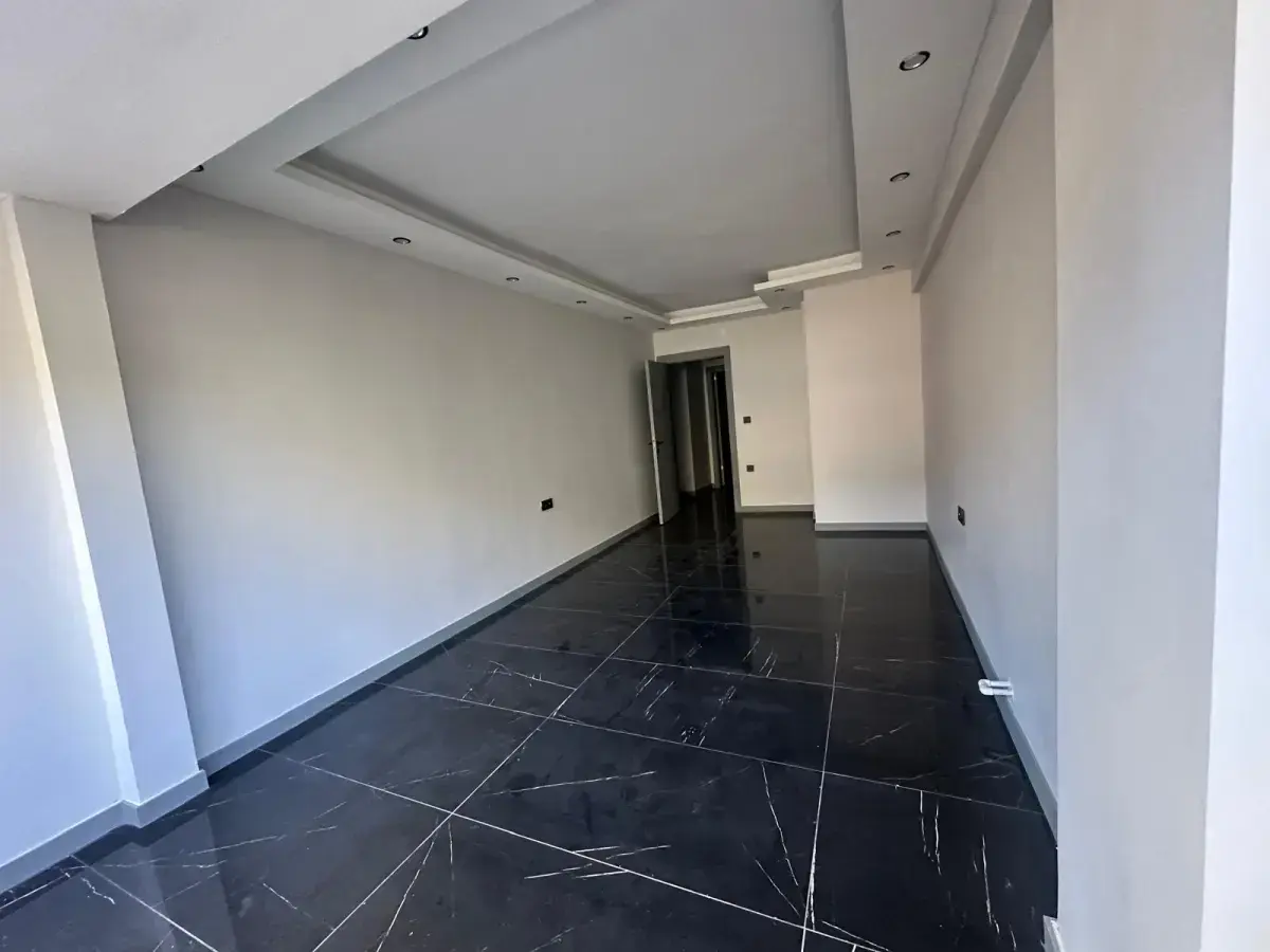 MERKEZDE FATİH CADDESİNDE KİRALIK DAİRE