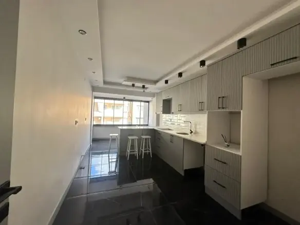 MERKEZDE FATİH CADDESİNDE KİRALIK DAİRE