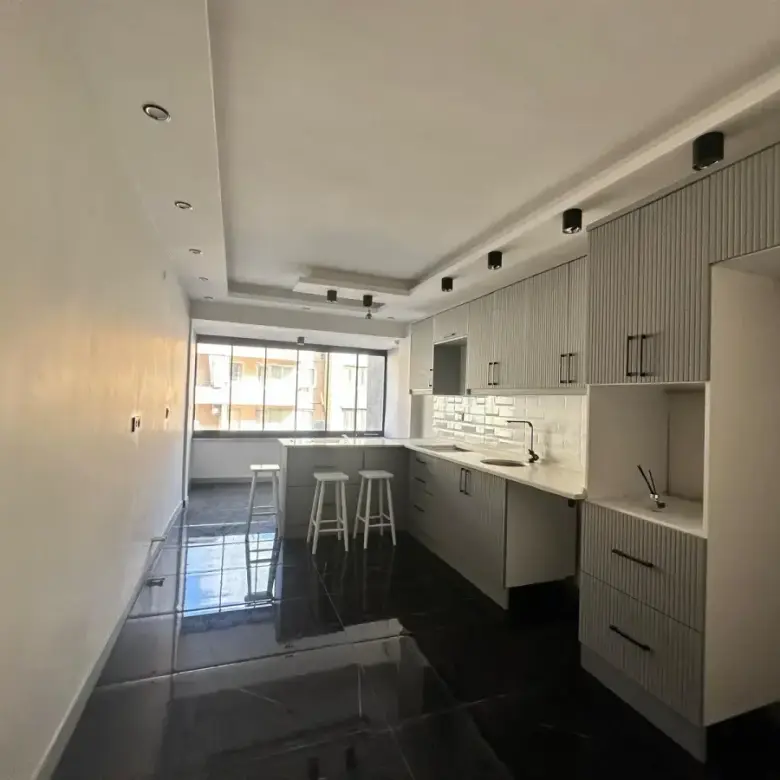 MERKEZDE FATİH CADDESİNDE KİRALIK DAİRE