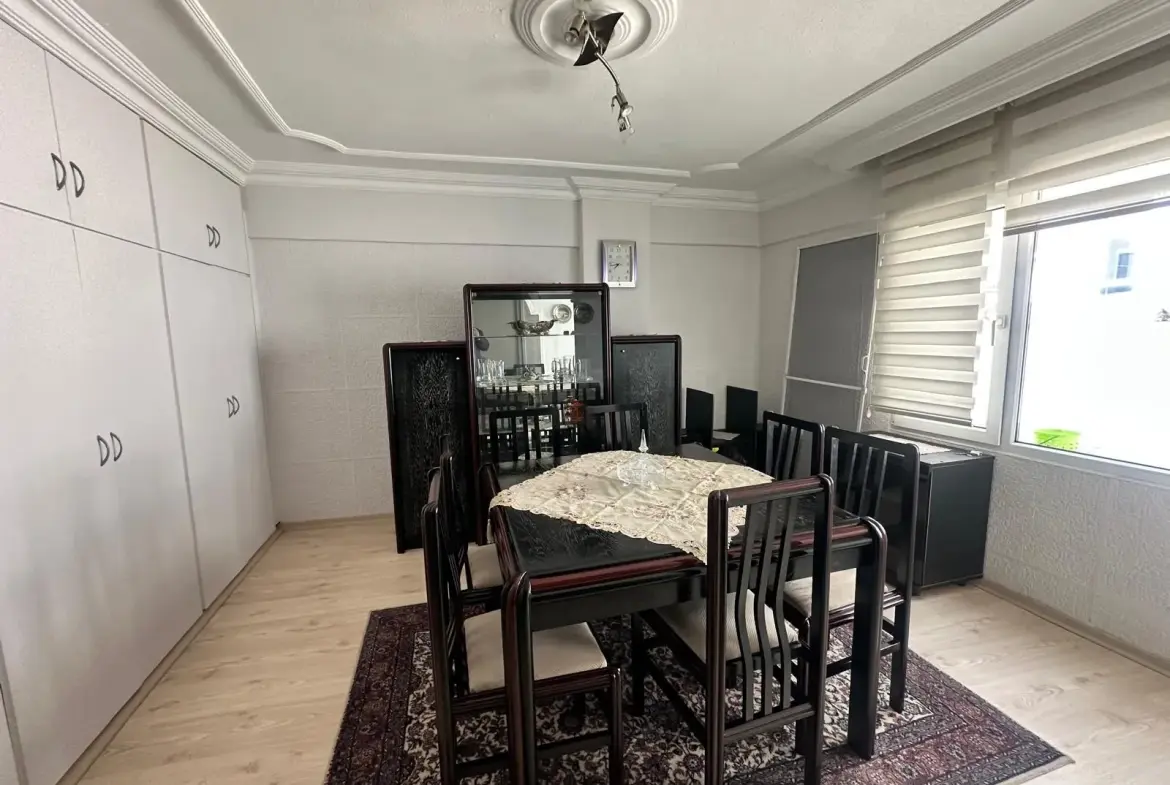 MERKEZDE TAHSİN BAYKAL CADDESİNDE SATILIK DAİRE