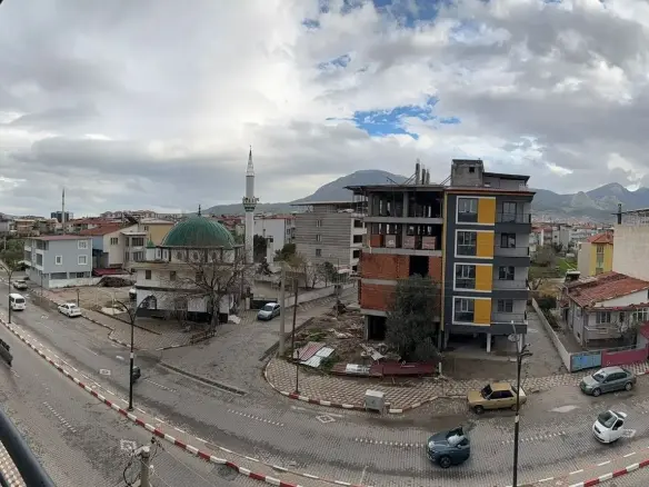 ADNAN MENDERES CADDESİ ÜZERİNDE SATILIK DAİRE