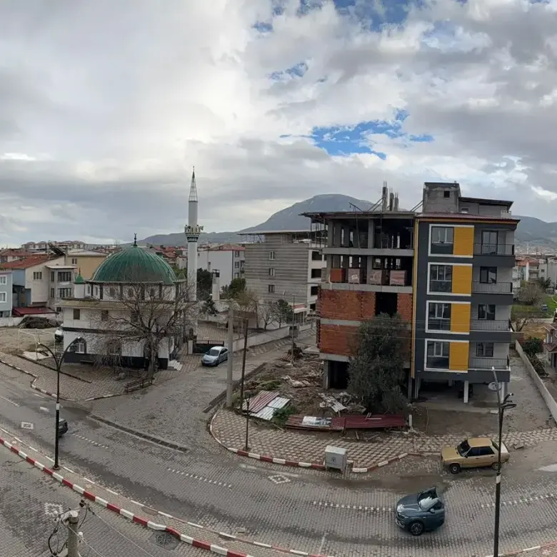 ADNAN MENDERES CADDESİ ÜZERİNDE SATILIK DAİRE