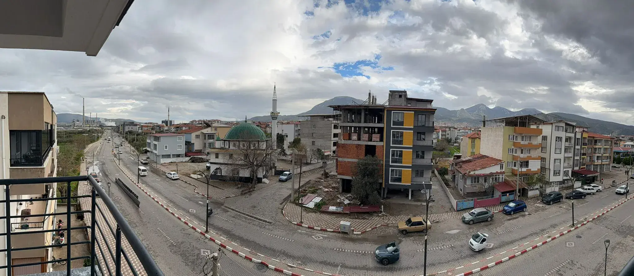 ADNAN MENDERES CADDESİ ÜZERİNDE SATILIK DAİRE