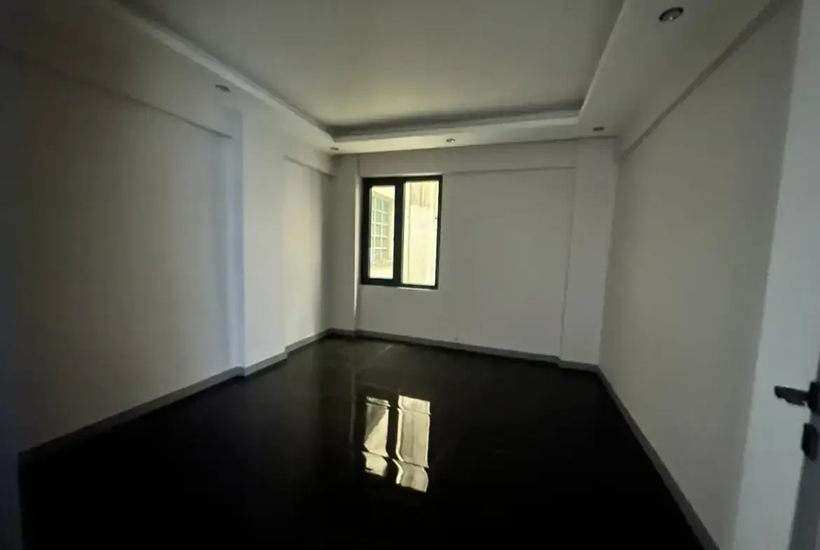 MERKEZDE FATİH CADDESİNDE KİRALIK DAİRE