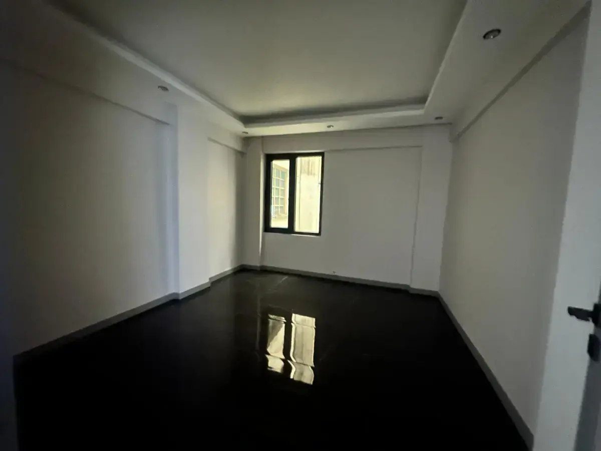 MERKEZDE FATİH CADDESİNDE KİRALIK DAİRE