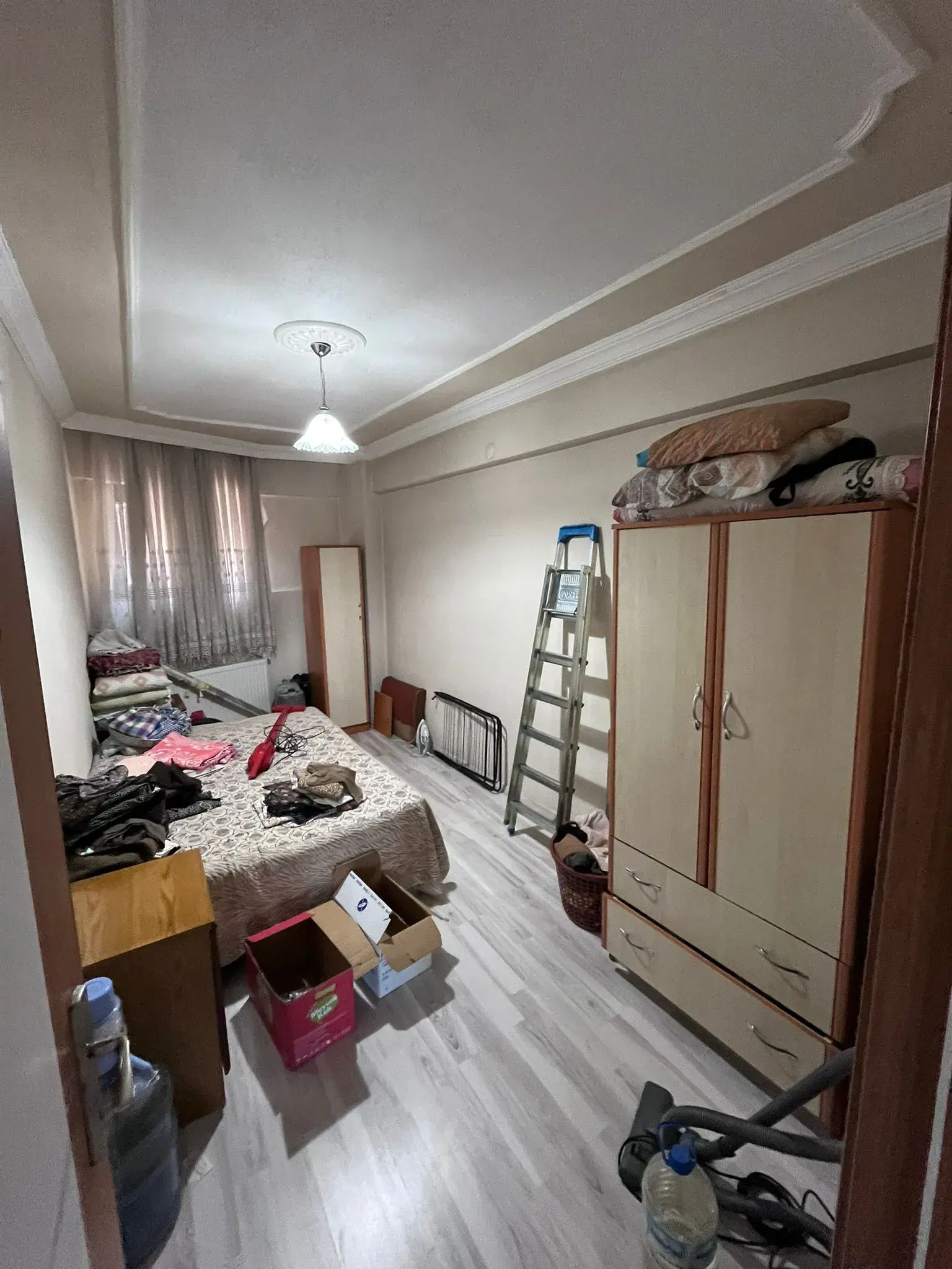 SOMA PAZAR YERİ ÜZERİNDE EŞYALI KİRALIK DAİRE